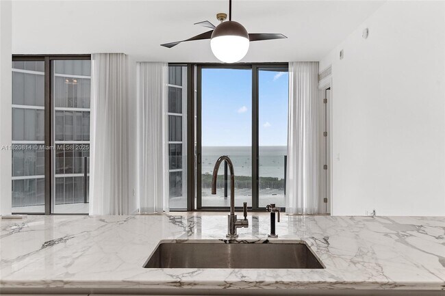 Building Photo - 2831 S Bayshore Dr