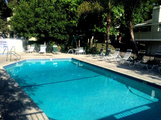 Building Photo - 22113 Burbank Blvd