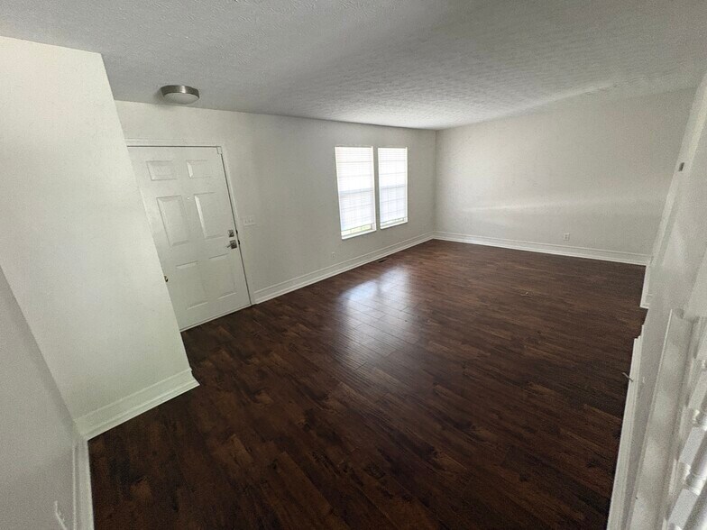 Building Photo - 1074 Lakegrove Ct