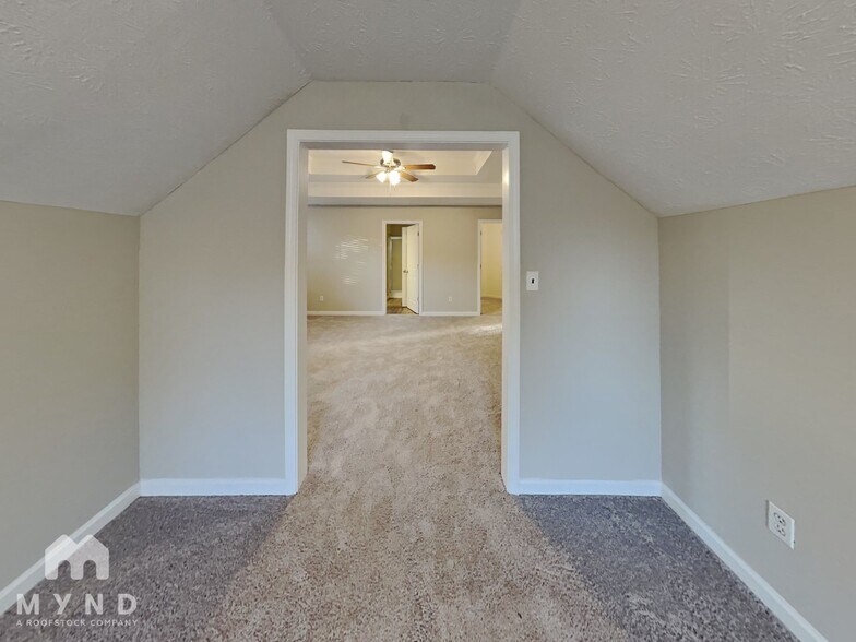 Building Photo - 839 Whitehaven Ln