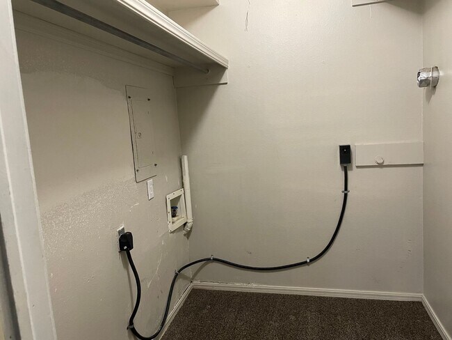 Building Photo - Upstairs unit at Willow Creek available now!