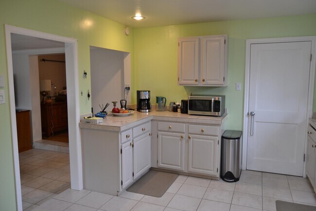 Building Photo - 1022 Pontiac St