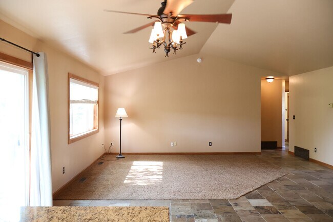 Building Photo - 360 Rain Shadow Dr