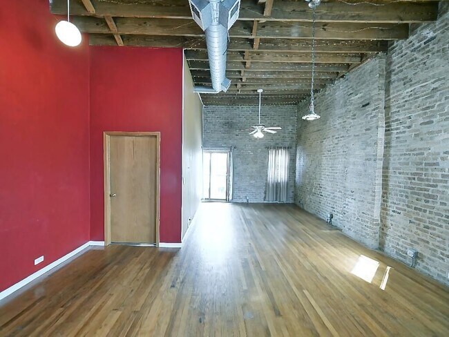 Building Photo - 2849 W Belmont Ave