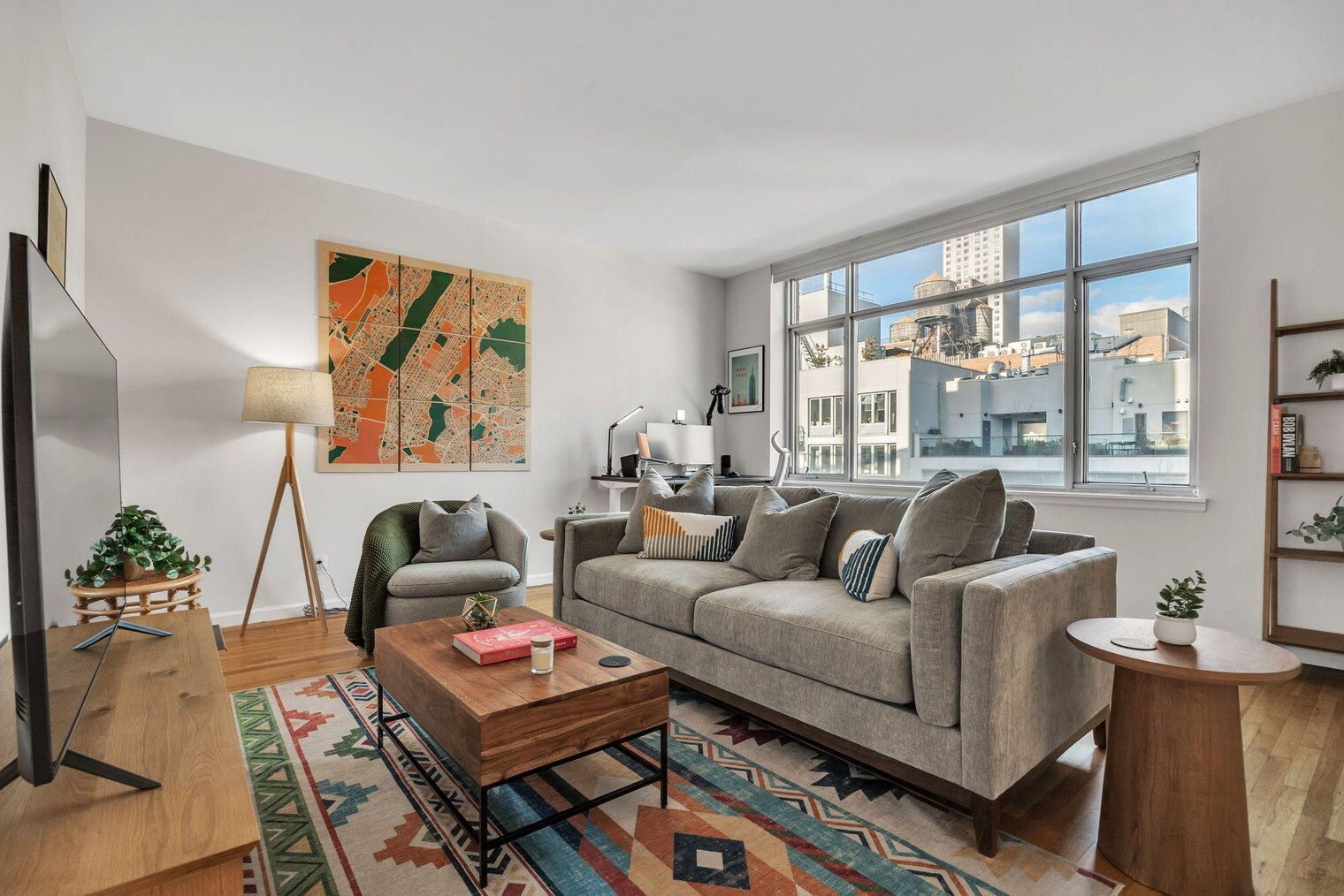 Building Photo - 120 W 21st St