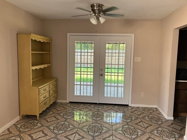Building Photo - 1315 Peach Spring Dr