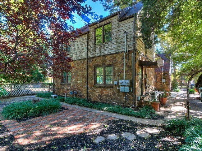 Building Photo - Miller Addition Tri-Plex - SJ