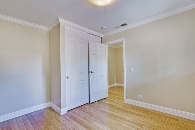 Building Photo - Updated 3 bedroom , 2 bath home in Mountai...