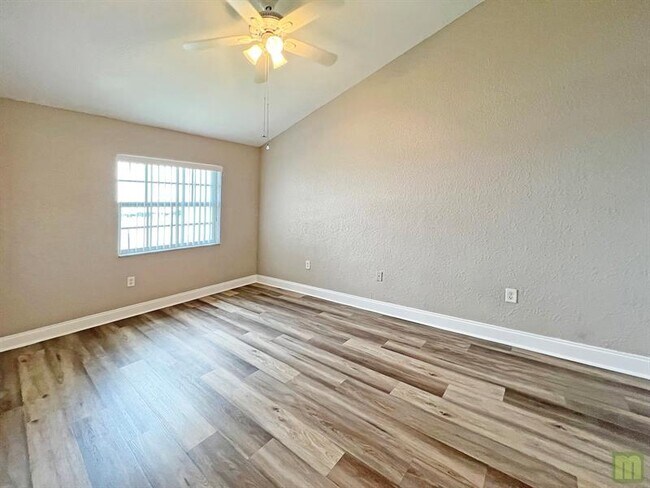 Building Photo - 2811 N Oakland Forest Dr