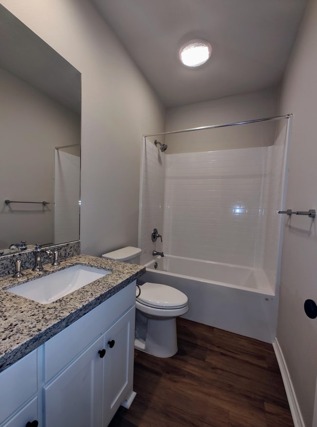 Building Photo - 5670 Shadowbend Cir N