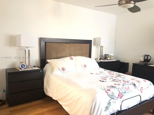 Building Photo - 3027 NE 183rd Ln