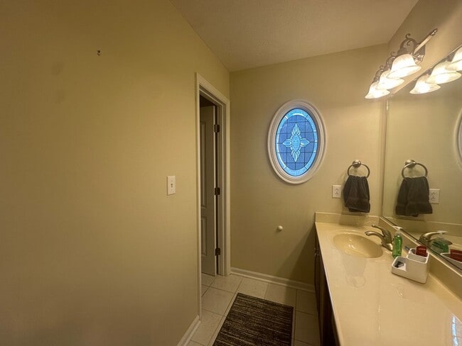 Building Photo - Carolina Lakes Gated Community!!