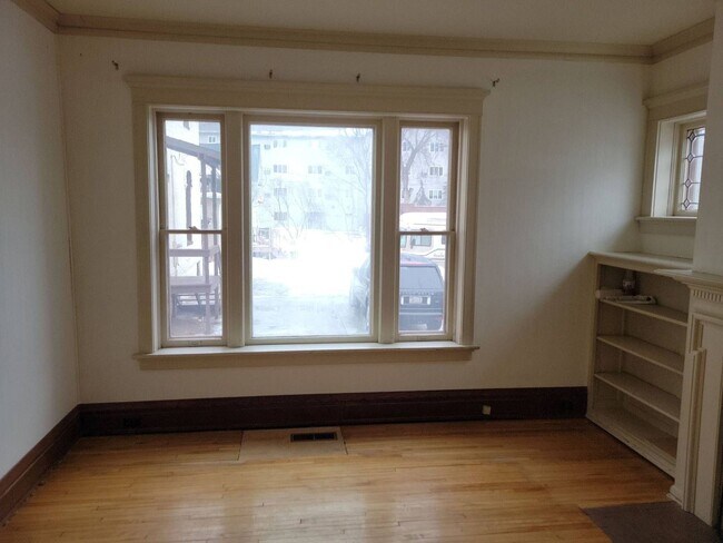 Building Photo - 415 Division St