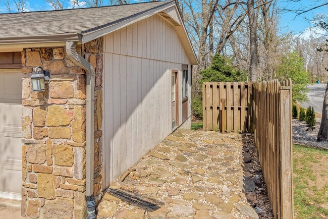 Building Photo - 2 Felton Ln