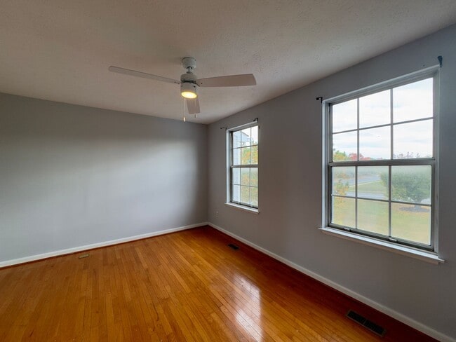 Building Photo - Charming 2 Bedroom/2 Bathroom Townhome in ...