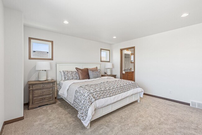 Building Photo - Newly Built in the Wilds neighborhood of West Fargo!