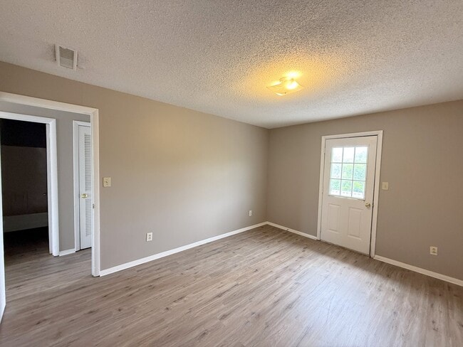 Building Photo - 3929 Highridge Dr SW