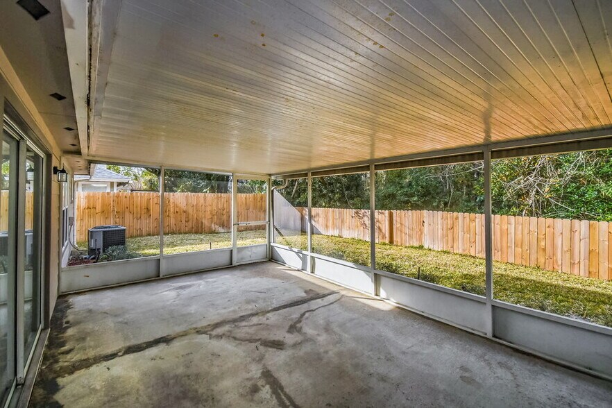 Building Photo - 3855 Chapelgate Rd