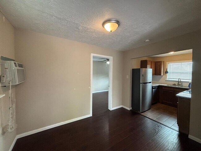Building Photo - 207 Frawley St