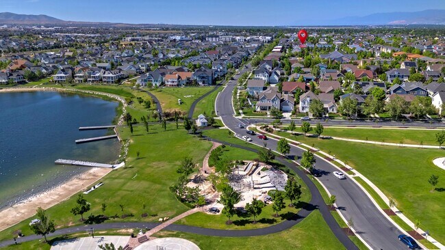 Building Photo - Stunning Daybreak Townhome!  $500 MOVE IN ...