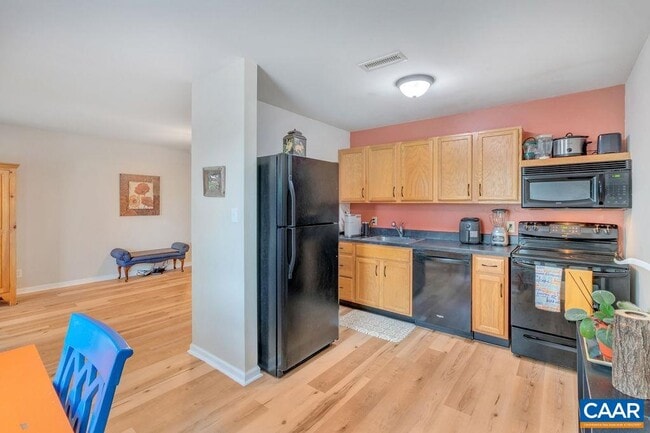 Building Photo - 1242 Villa Ln