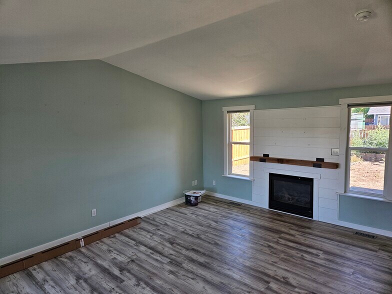 Building Photo - 5316 Holly Loop SE