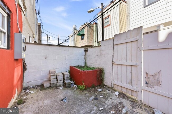 Building Photo - 2046 S Norwood St