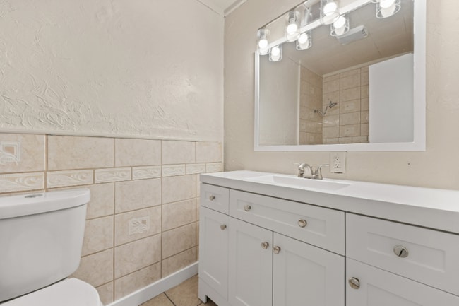 Building Photo - 3502 S Dakota Dr