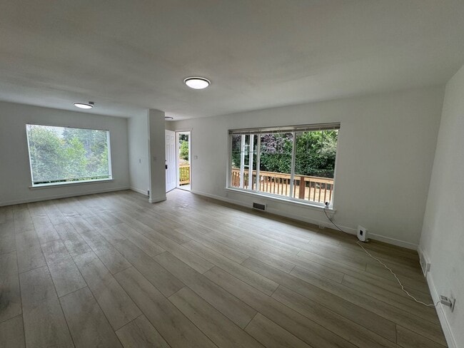 Building Photo - Newly renovated 4 bed 1 bath home in Burien