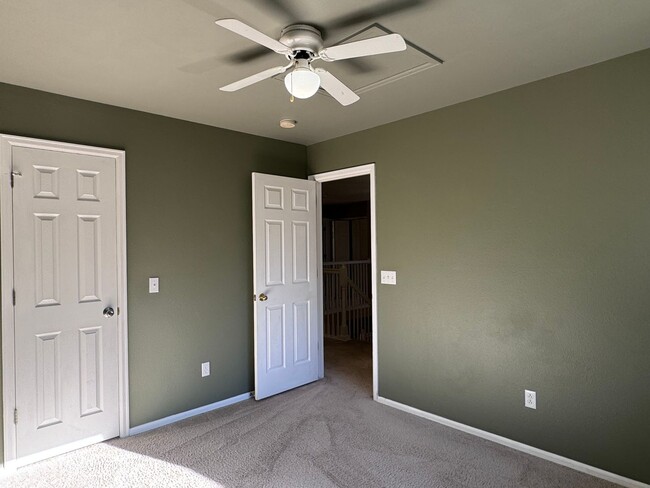 Building Photo - Spacious, Highlands Ranch Home Featuring 4...