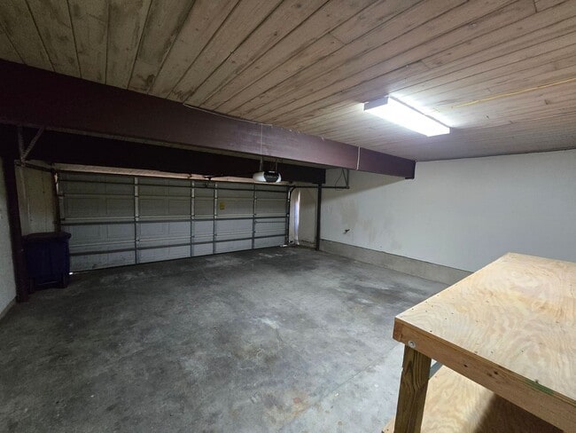 Building Photo - 3103 Eisenhauer Rd