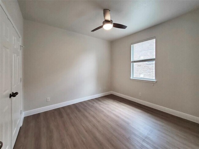 Building Photo - 14829 Fernhill Dr