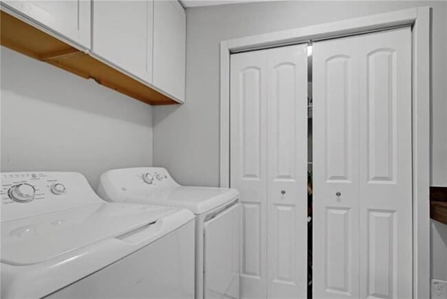 Building Photo - 1329 Plaza Ave SW