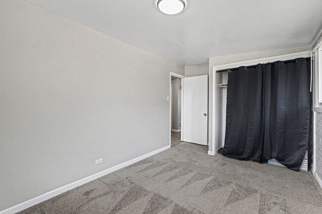 Building Photo - Newly Renovated 2Bed/1Bath Duplex in Park Hill