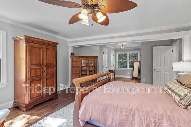 Building Photo - 2113 Hamrick Dr