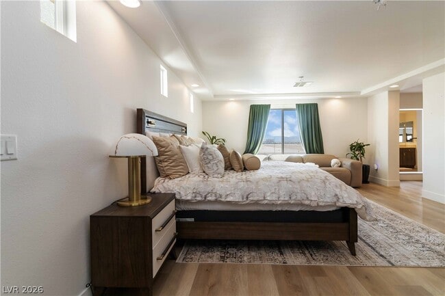 Building Photo - 9758 Hawk Crest St