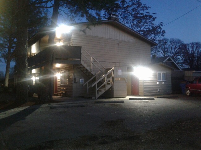 Parking lot & laundry room - 1109 16th St SE