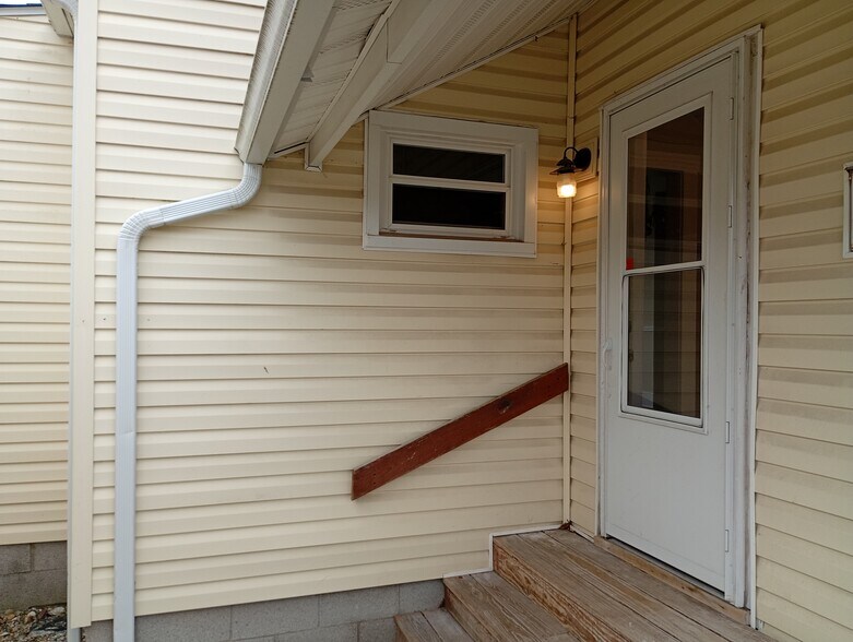 Building Photo - 501 W Main St