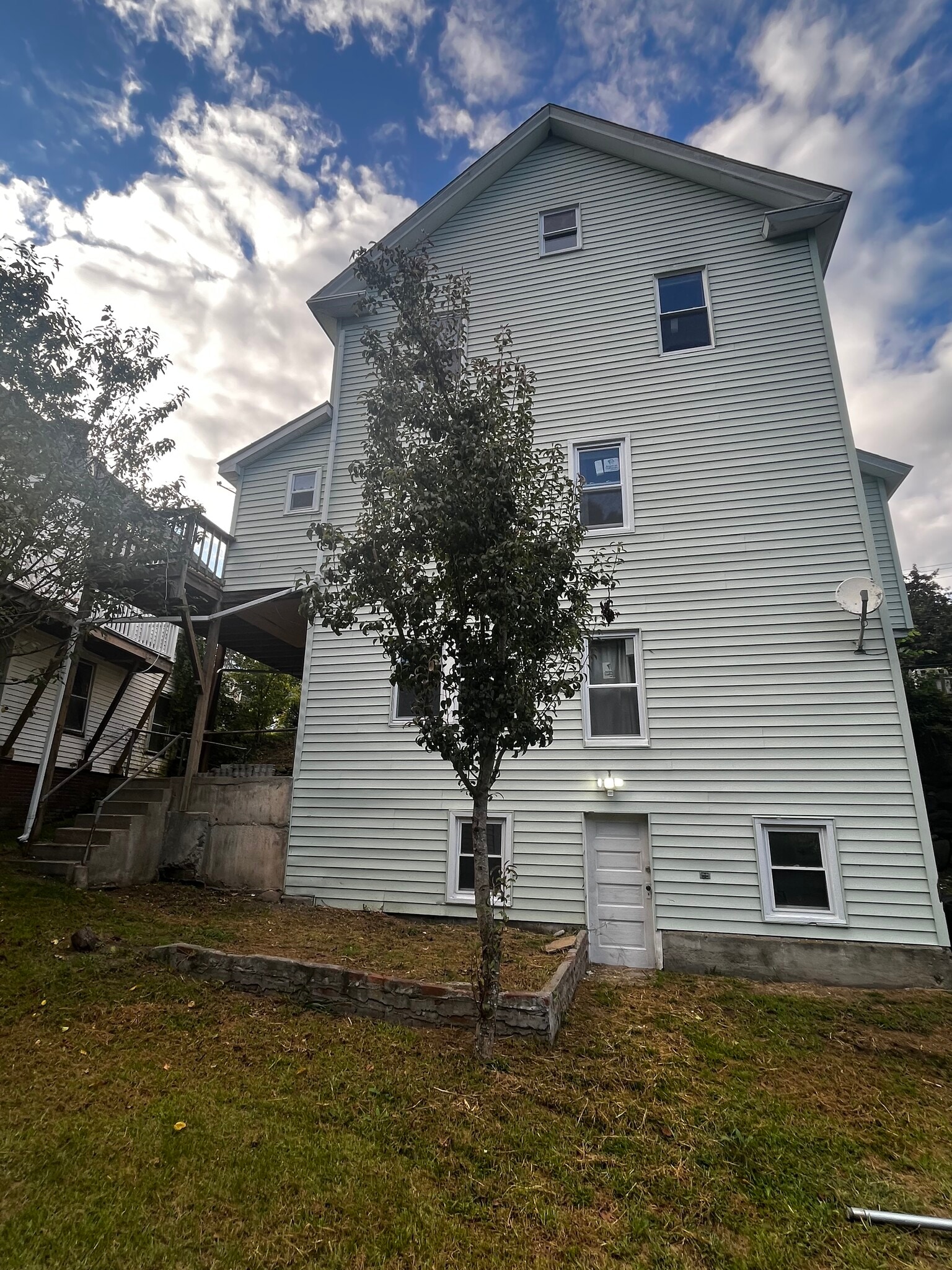 Building Photo - 84 W Main St