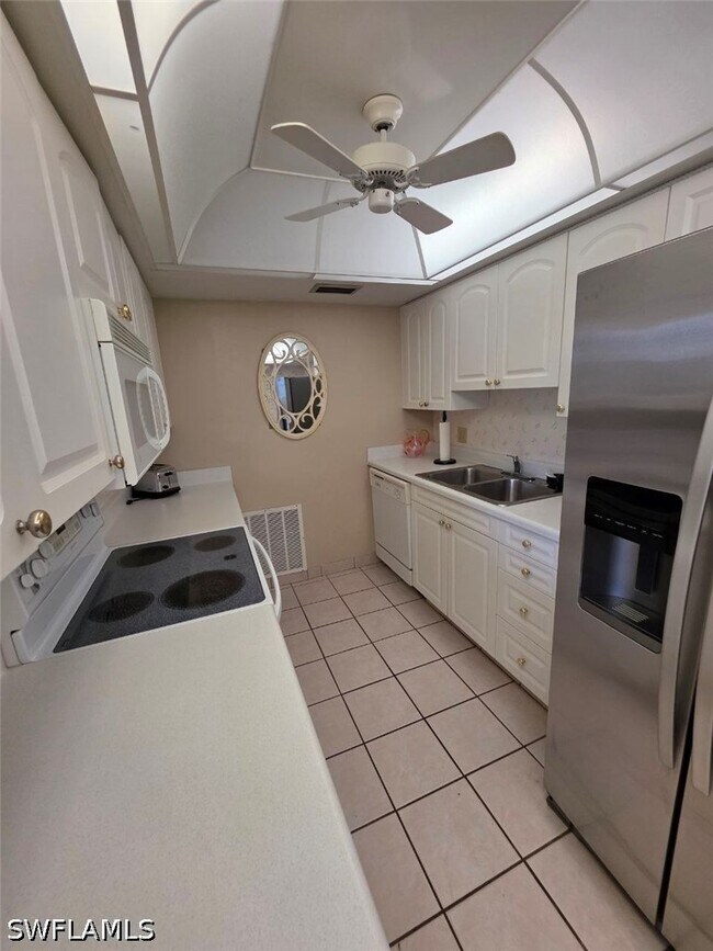 Building Photo - 3655 Boca Ciega Dr