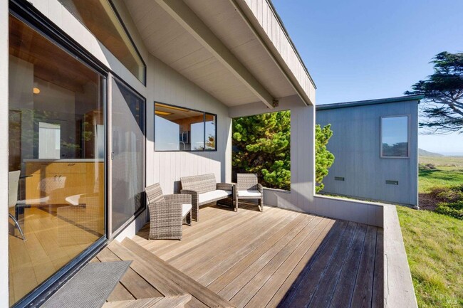 Building Photo - 470 Grey Whale