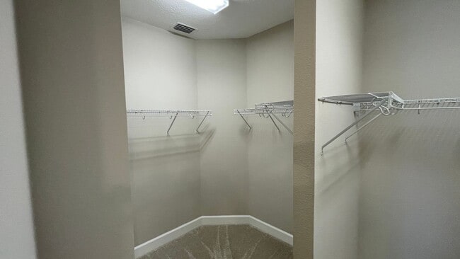 Building Photo - Unfurnished Annual Rental