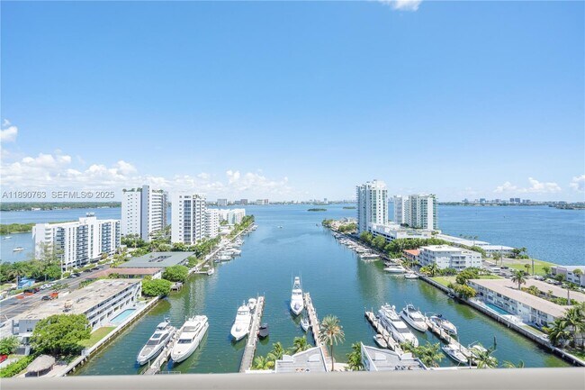 Building Photo - 7900 Harbor Island Dr