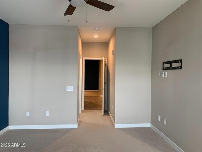 Building Photo - 2511 W Queen Creek Rd