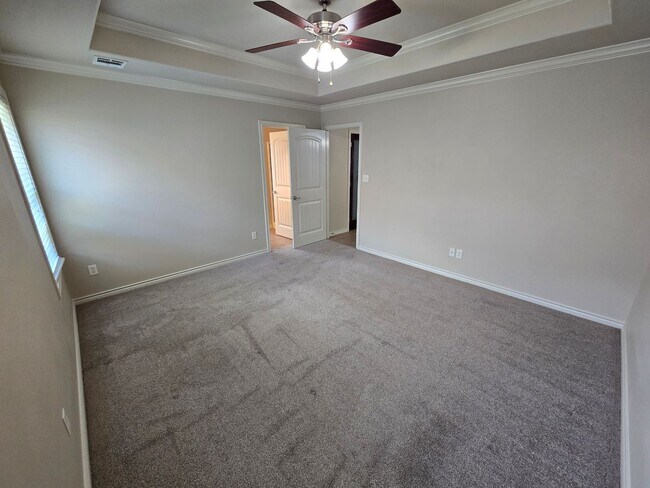 Building Photo - College Station - Large 4 bedrooms / 2.5 baths with garage and fenced yard!!