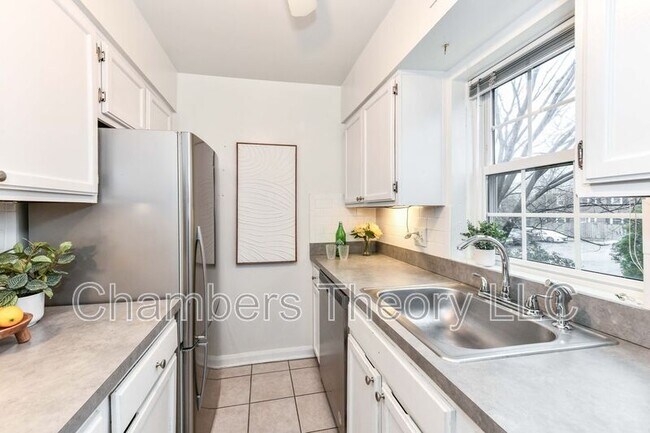 Building Photo - 3279 S Stafford St