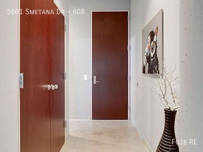 Building Photo - 5601 Smetana Dr