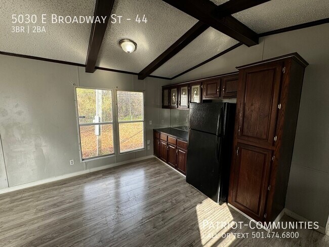 Building Photo - 5030 E Broadway St