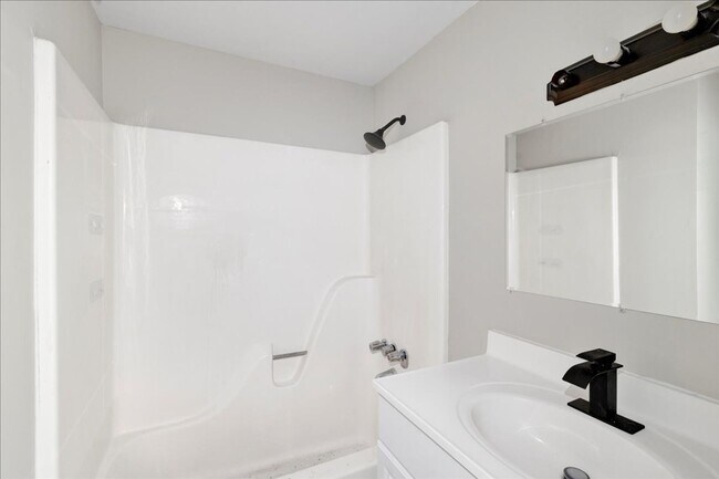 Building Photo - Condo for rent in Grayson Valley