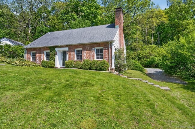 Building Photo - 490 Duck Pond Rd